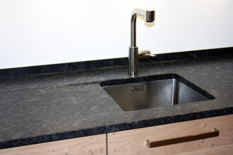 Steel grey graniet