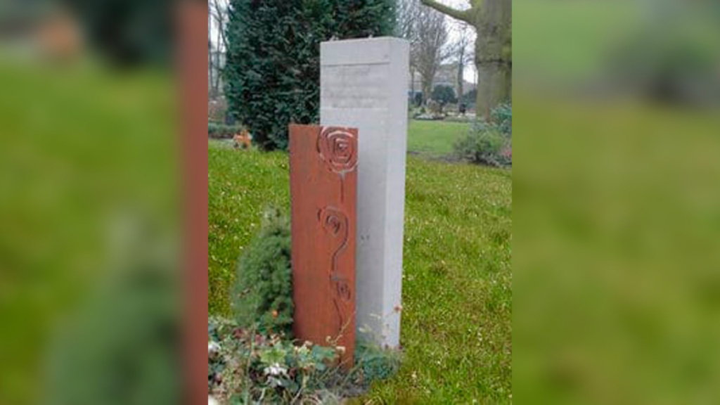 01 Grafsteen cortenstaal met zuil van franse kalksteen