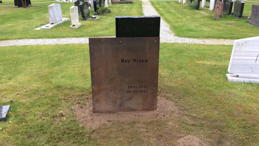RVS en Cortenstaal monument