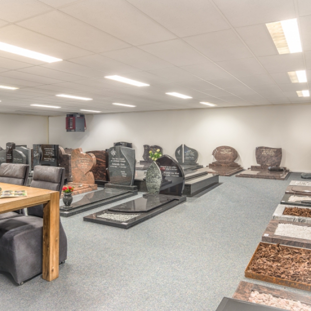 De rustig uitziende toonzaal in de Westereen