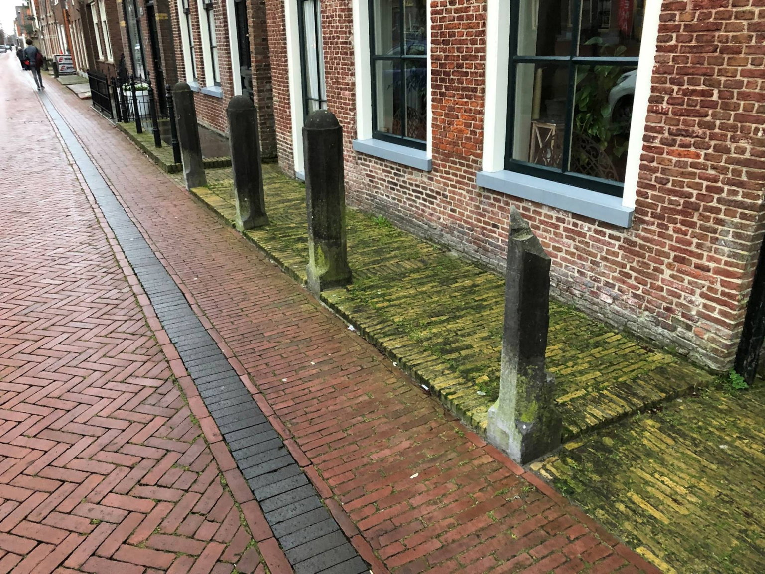 Gebroken stoeppaal van Belgisch Hardsteen