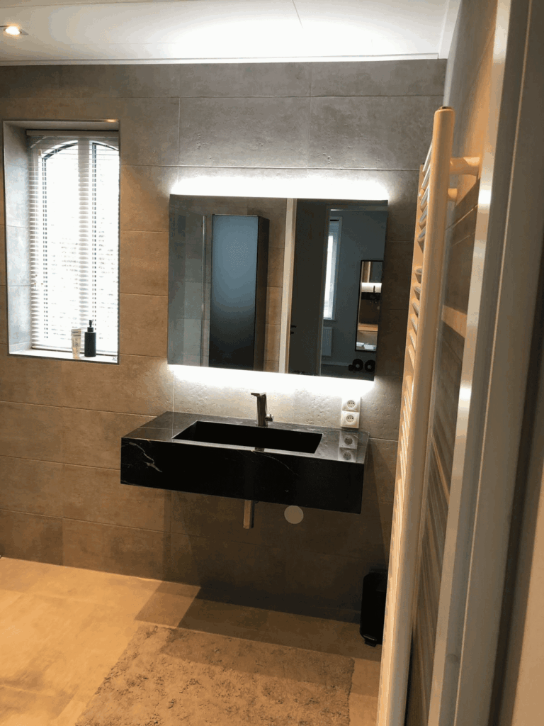 LEEUWARDEN – Nero Marquina massieve spoelbak