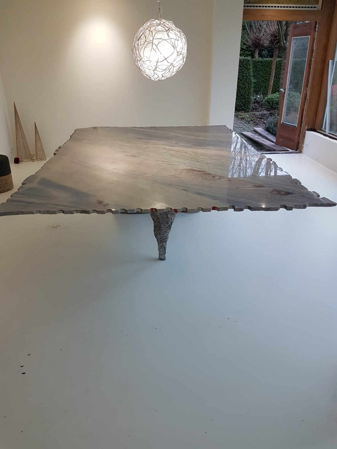 Gekarfte azul imperial tafel