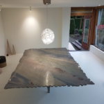 Tafel gemaakt van het materiaal azul imperial