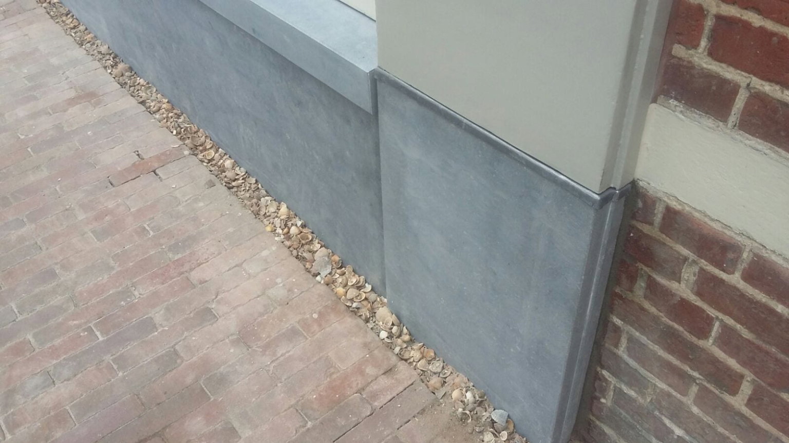 Belgisch hardsteen gevelplint
