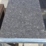 Granieten tafelblad Steel Grey geborsteld.