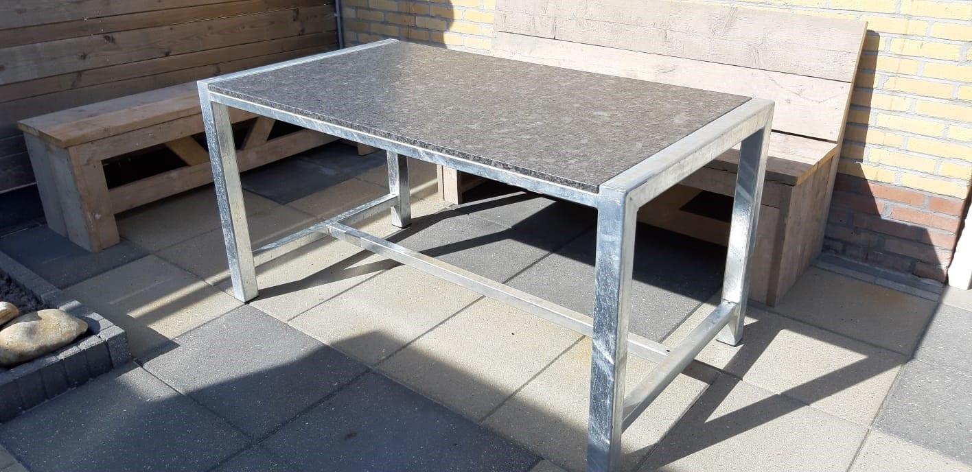 Reparatie mogelijk Omhoog Pigment HARLINGEN - Tuintafel Steel Grey graniet - Hutting Natuursteen