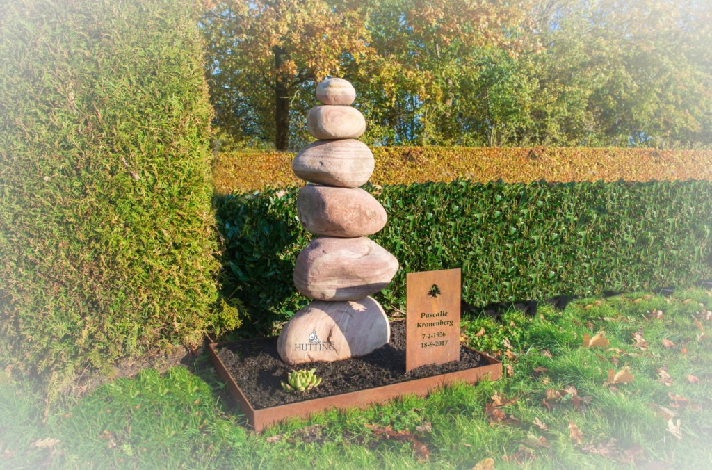 Grafmonument cortenstaal met keien scaled