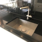 Aanrechtblad zwart graniet onderbouw spoelbak scaled