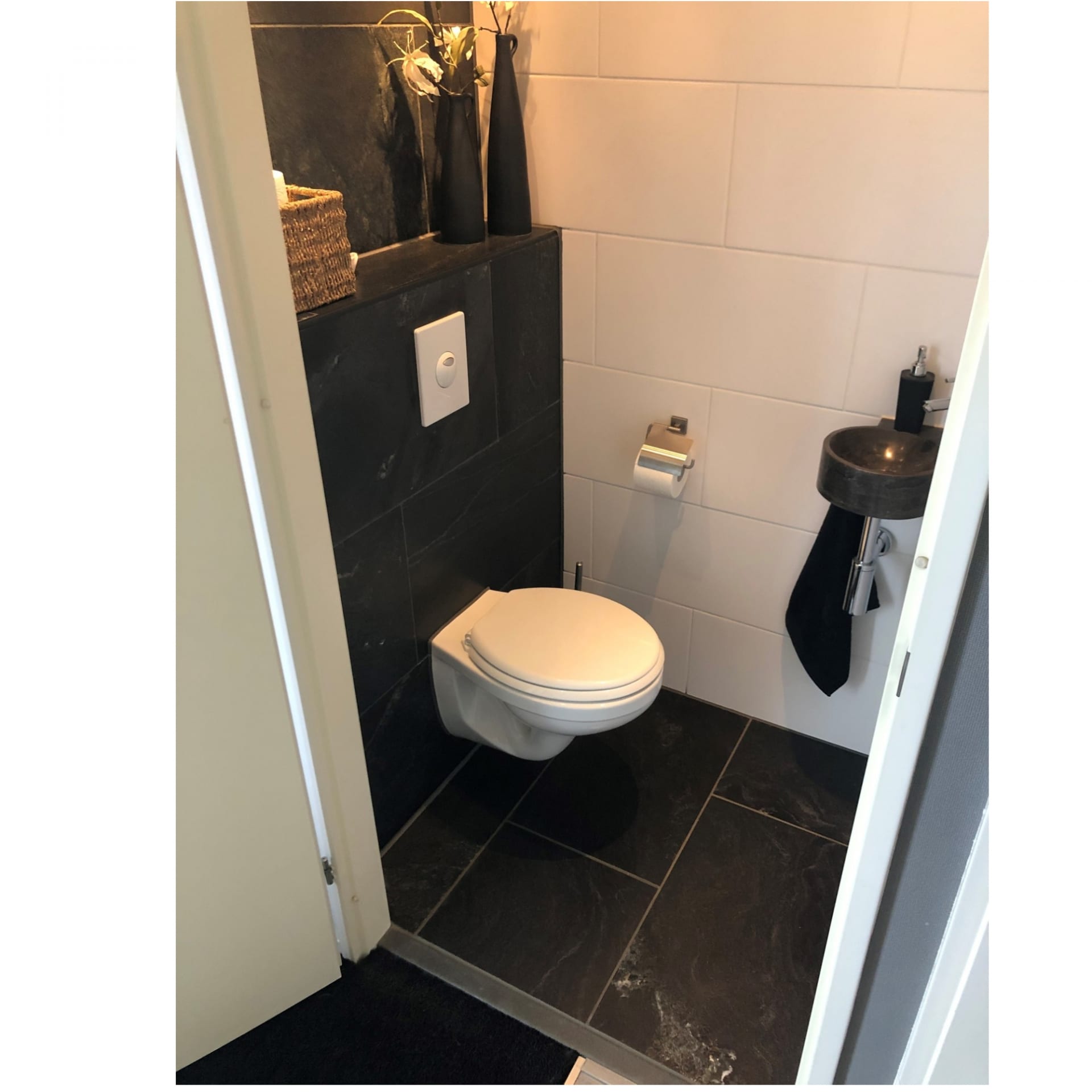 - Carbon Gold vloer- en wandtegels toilet - Hutting Natuursteen