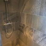 Douche natuursteen tegels