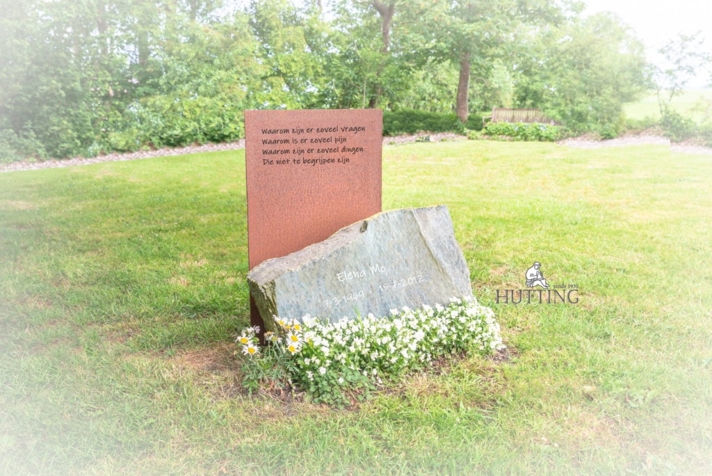 Grafsteen ruwe steen met cortenstaal scaled