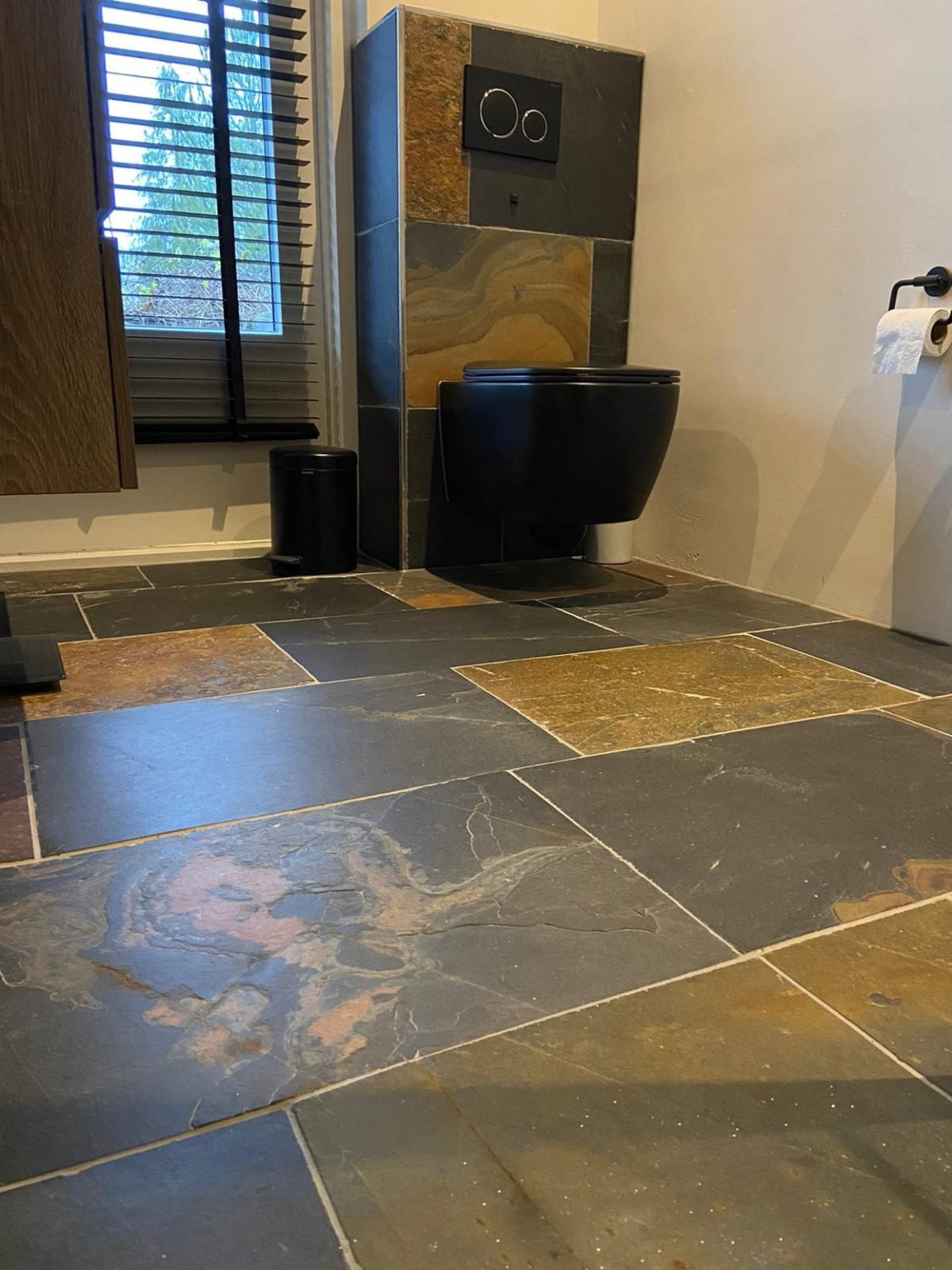 Leisteen badkamer vloer en wandtegels