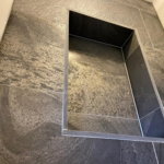 Natuursteen achterwand tegels toilet