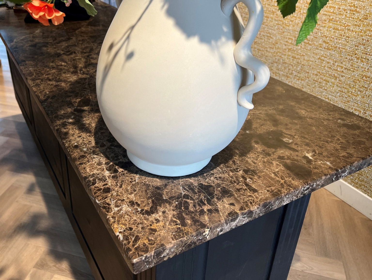 Balie Emperador marmer scaled