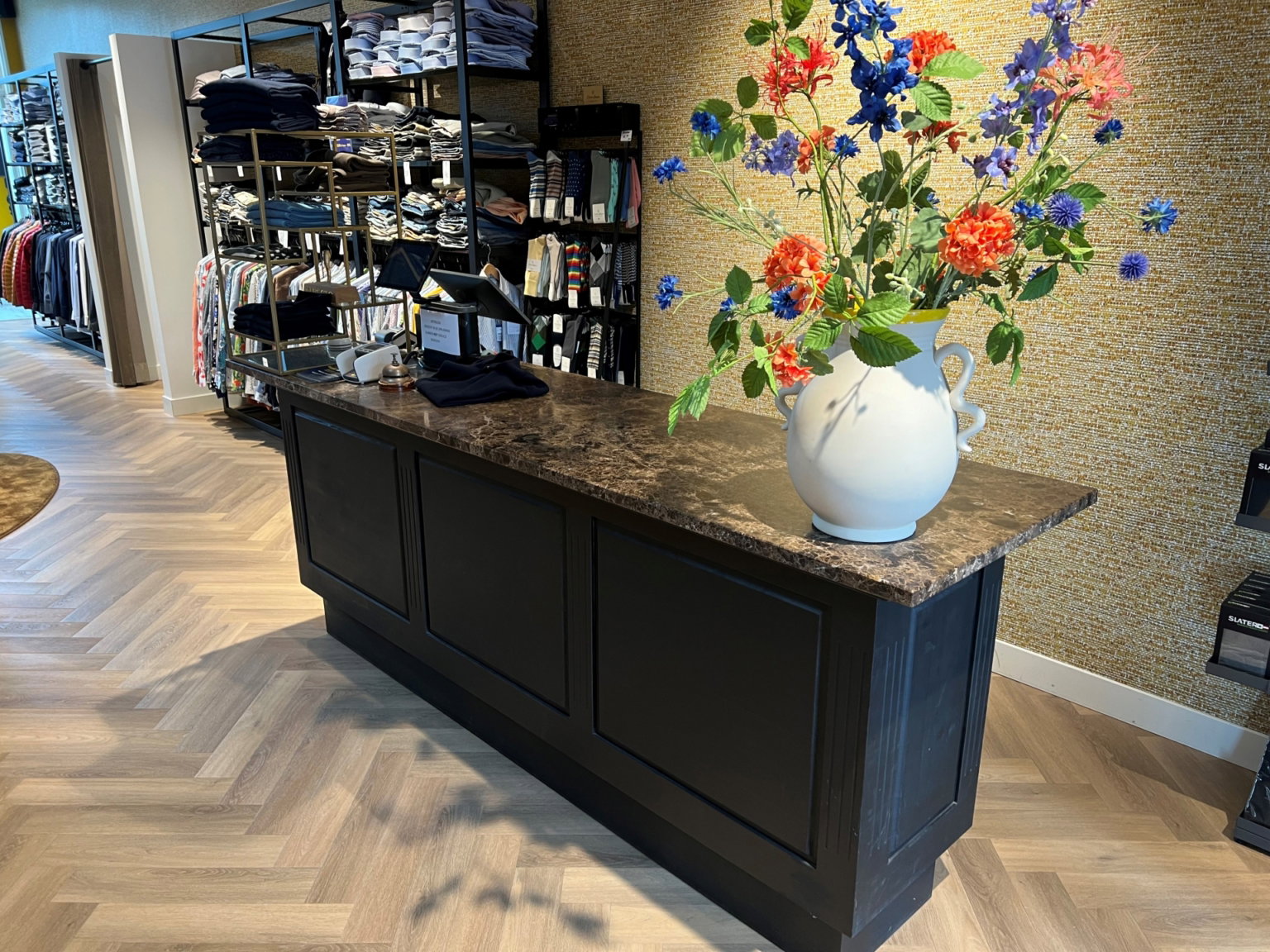Balie winkel marmer scaled