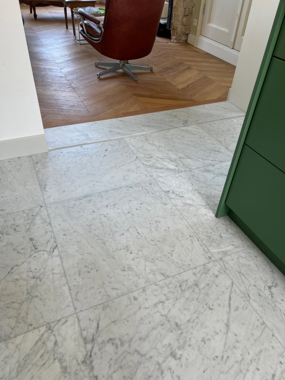 Bianco Carrara vloertegels scaled