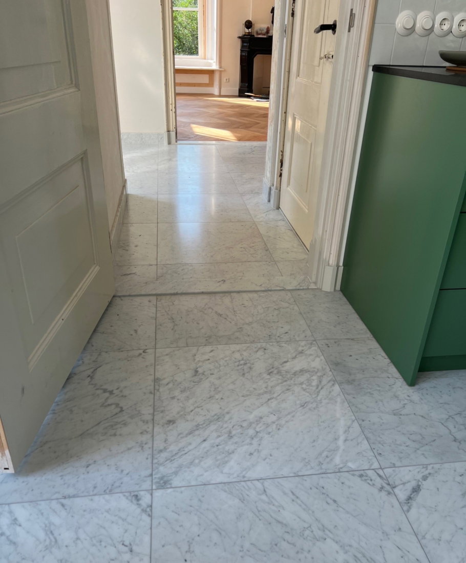 Carrara vloertegels scaled