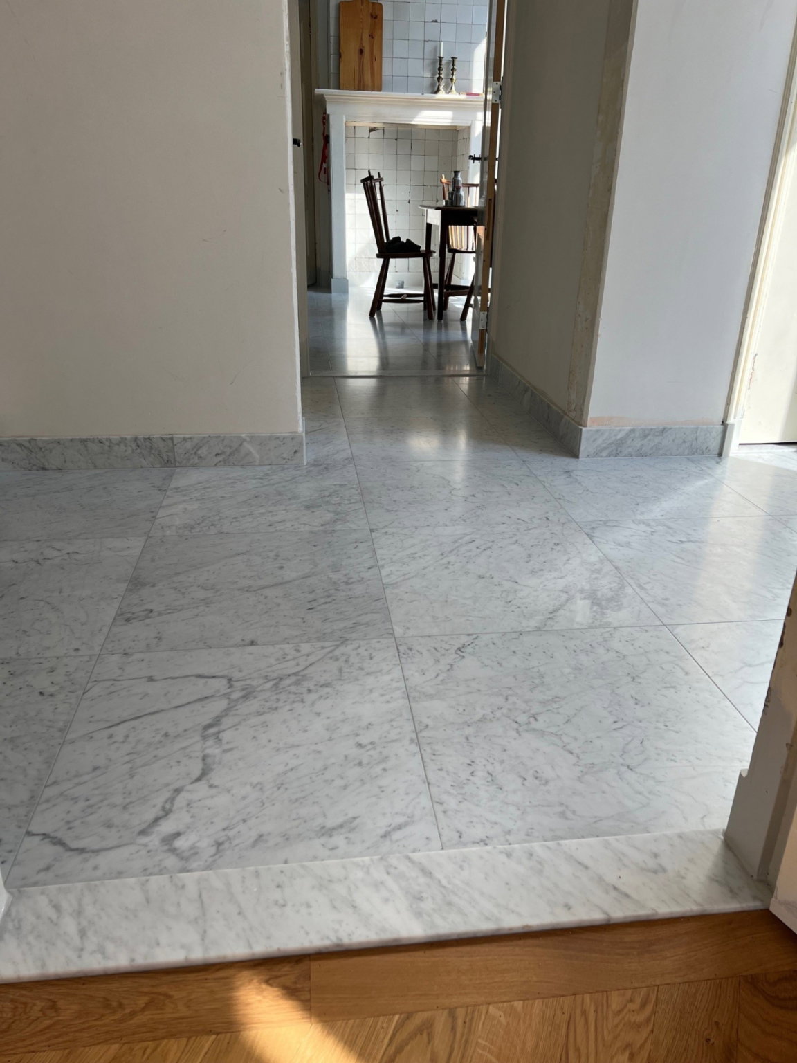 Witte marmeren tegels Friesland scaled