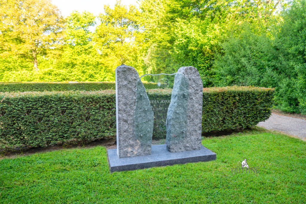Grafmonument-met-glas