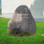 Grafmonument-ruwe-steen